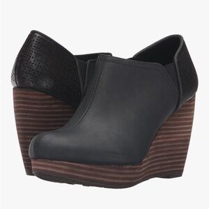 Dr. Scholl's Black and Brown Wedge Shoes